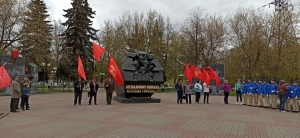 Возложение цветов к памятнику экипажа Степана Горобца